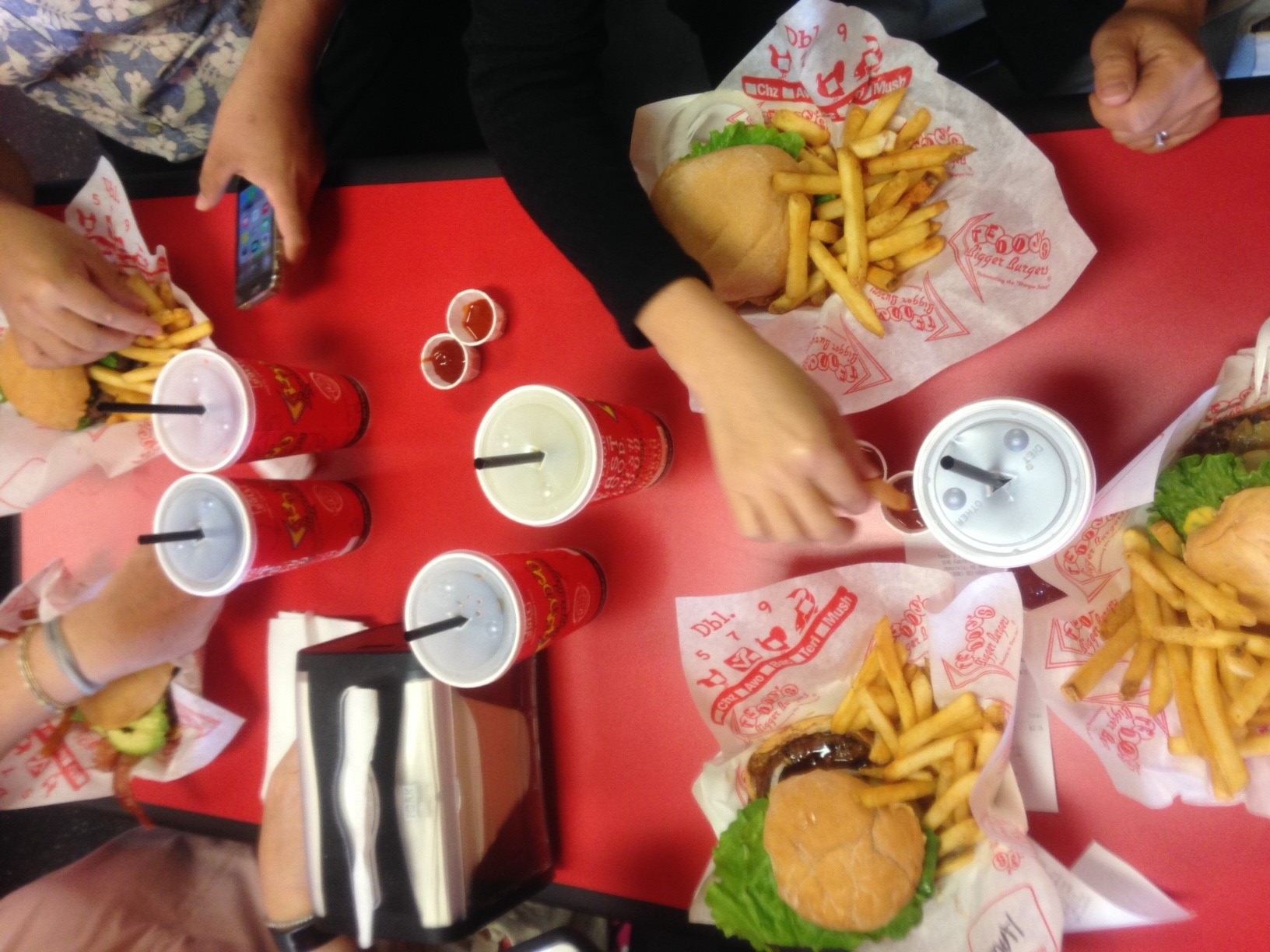 ハンバーガーはここ!