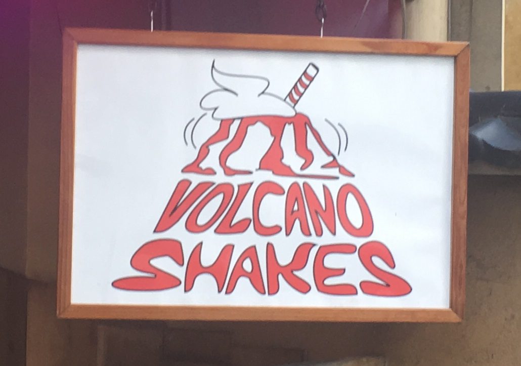 特大シェークが飲めるお店をワイキキで発見!